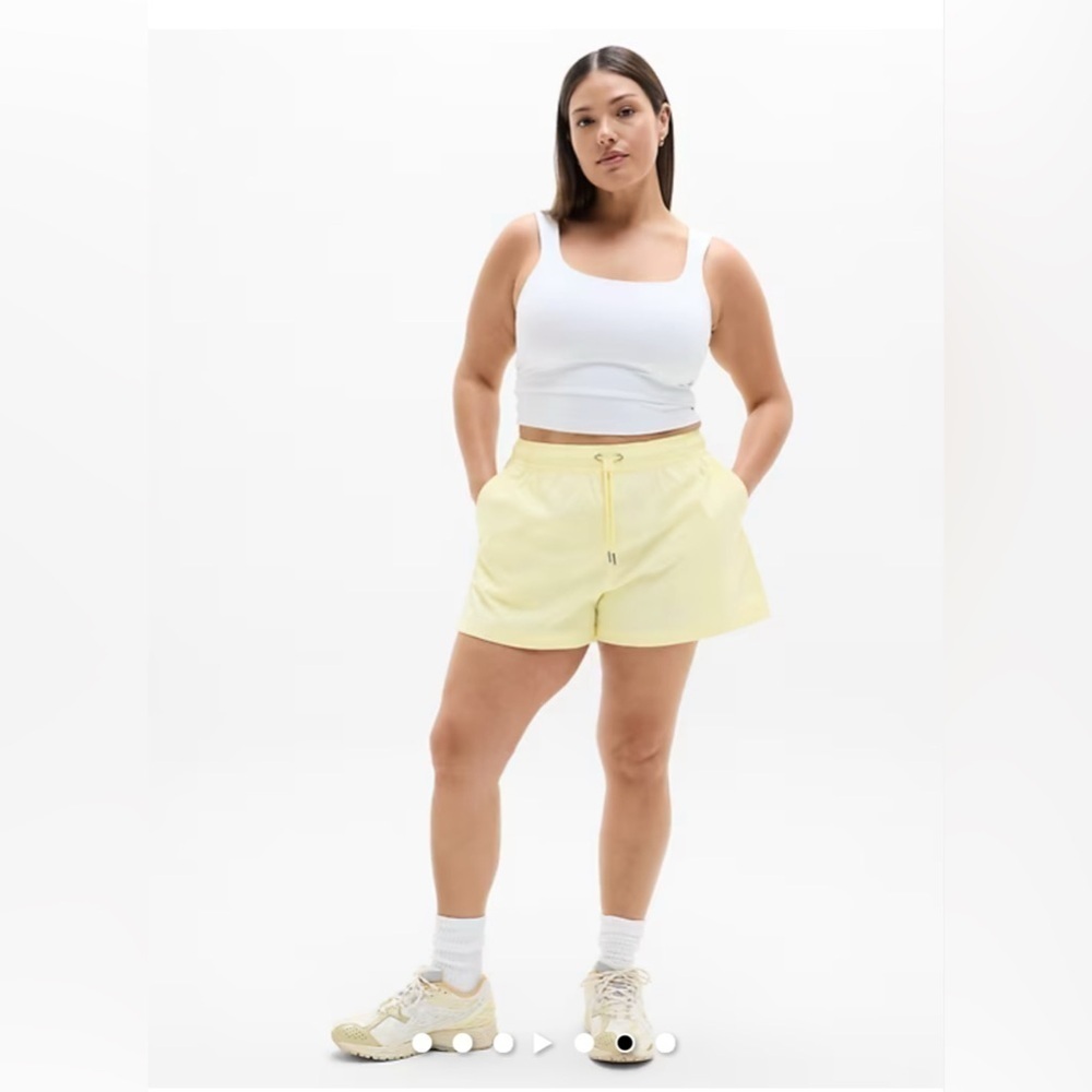 Athleta Midday Mid Rise Poplin Short, Size L, NWT, Color: Citron